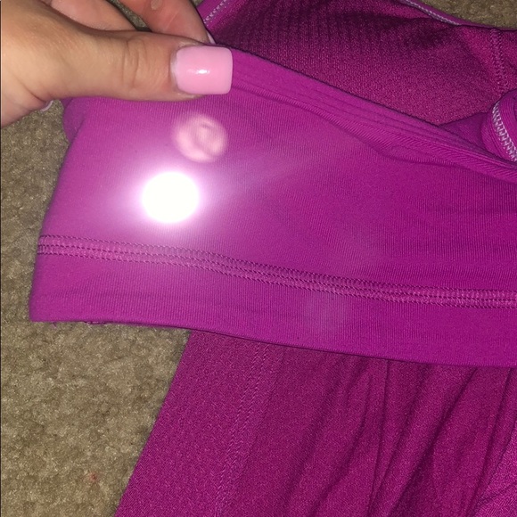 Size 4 lulu tank with built in bra - Picture 2 of 4